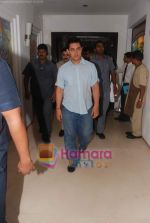 Aamir Khan snapped at Novotel Hotel in Juhu on 31st Aug 2010 (8).JPG